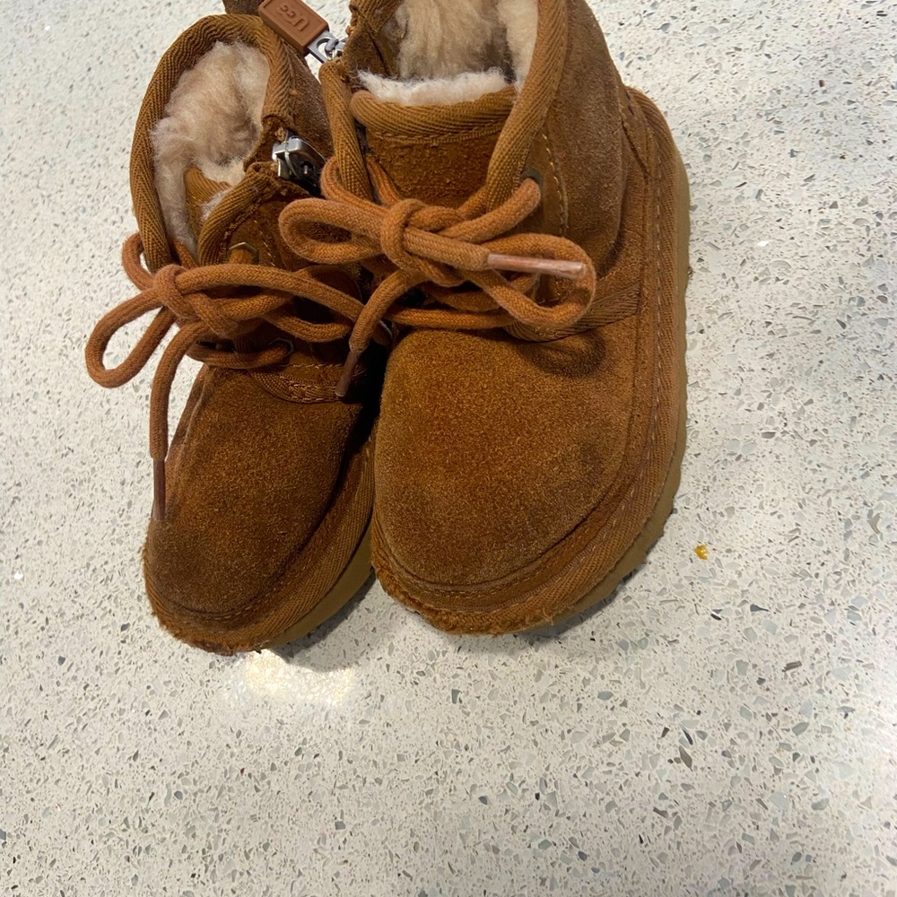 UGG boots - Picture 2 of 3